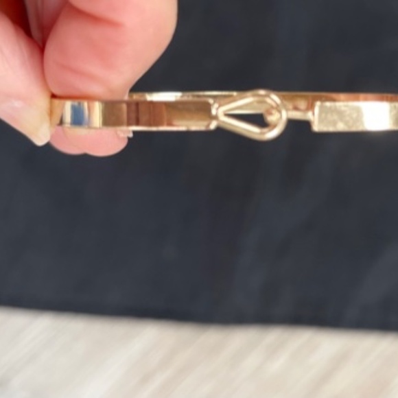 GOLD HORSESHOE BANGLE/BRACELET - Picture 3 of 3